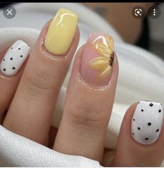 August Themed Nails, Daffodil Nails, Spring Yellow Nails, Yellow Gel Nails, Yellow Spring Nails, Love Dynamic, Sunflower Nail Designs, Animation Nails, Easter Nails Easy