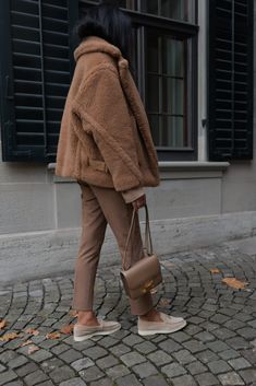 Camel Jacket Outfit, Teddy Jacket Outfit, Mini Constance, Style For Autumn, Camel Coat Outfit, Autumn Winter 2022, Iranian Women Fashion, Business Outfits Women, Blue Trousers