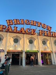 the entrance to brighton palace pier in england