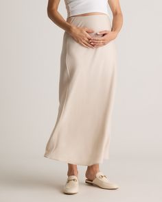 The Washable Stretch Silk Maternity Skirt offers elegance and comfort for expectant mothers. Crafted from luxurious stretch silk, it provides a flattering fit that adapts to your growing bump. Easy to care for and perfect for both casual and formal occasi Maternity Skirt Outfits, 8 Months Pregnant, Midi Slip Skirt, Pregnancy Outfit, Baby Bump Style, Pregnancy Style, Bump Style, Maternity Skirt, Mama Style