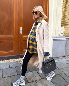 Pregnancy Winter Outfits, Chic Pregnancy Style, Pregnacy Fashion, Maternity Capsule Wardrobe, Pregnancy Fashion Winter, Winter Maternity Outfits, Trendy Maternity Outfits, November 01, Preggo Fashion