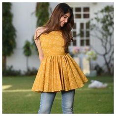 Short Frock Top Design, Short Kurti Pattern On Jeans, Short Frock Kurti Design, Stylish Short Kurti On Jeans, Short Kurti Designs Latest Party Wear, New Short Kurti Designs, Short Kurti Designs Latest For Jeans