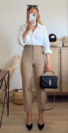 بريانكا شوبرا, Business Professional Outfits, Business Outfits Women, Corporate Outfits, Event Outfit, Classy Work Outfits, Stylish Work Outfits