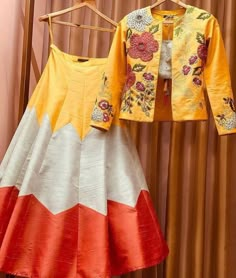 Haldi Dress With Jacket, Haldi Dress For Mother, Jacket Style Blouse For Lehnga, Short Jacket Style Lehenga, Jacket Style Lehenga Wedding, Jacket Lehenga Designer, Dress For Haldi, Lehenga Wedding Dress