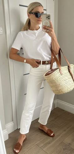 White Jeans Outfit, Classic Style Outfits, The Stranger, Mode Casual, Reality Check, Her Eyes, Classic Outfits, 50 Fashion