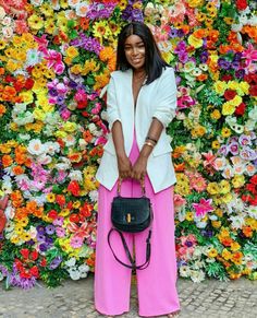 Pink Loafers Outfit, Spring Outfits For Black Women, Chic Outfit Casual, Outfits For Black Women, Trendy Loafers, Outfit Casual Chic, Printed Skirt Outfit, Blazer Outfits Casual, Chic Outfit Ideas