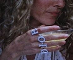 Carrie Bradshaw Engagement Ring Aiden, Carrie Bradshaw Jewelry, Geometric Rings, Jewellery Trends, Samantha Jones, Key Jewelry, Geometric Ring, And Just Like That, Feeling Blue