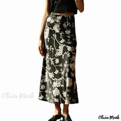 Olivia Mark - Elegant Midi Skirt with Chain Embellishments and Elastic Waistband for a Flattering Look Elegant Midi Skirt, Midi Skirt Pattern, Color Block Maxi Dress, Modern Womens Fashion, Maxi Dresses Fall, Flowy Design, Chain Pattern, Long Bodycon Dress, Half Skirt