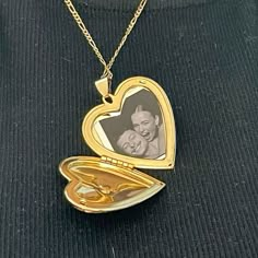 Womens Girls Locket Necklace 18K Gold Photo Necklace Heart Necklace Gold Necklaces for Women Ty A Ja, خواتم خطوبة, The Love Club, Jewelry Lookbook, Love Languages, Dream Jewelry, Jewelry Inspo, Cute Jewelry, Boyfriend Gifts