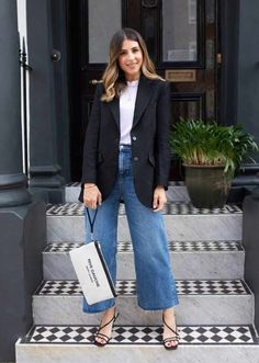 Wide Leg Jeans Outfit Plus Size, Wide Leg Cropped Jeans Outfit, High Waisted Wide Leg Jeans Outfit, Wide Leg Jeans Outfit Fall, Jean Outfit Ideas, Styling Wide Leg Jeans, How To Style Wide Leg Jeans