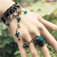 Green Rose Bracelet Styles, Rings And Bracelets, Bracelet Trendy, Blossom Jewelry, Bracelet Inspiration, Bracelets And Rings, Lace Bracelet, Rose Vines, The Bangles