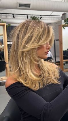 Long Blonde Hair Layers Curtain Bangs, Yellow Blonde With Lowlights, Chunky Blonde Hair Highlights, Cute Haircuts For Blonde Hair, Honey Drizzled Blonde, Medium Length Haircut Lots Of Layers, Blonde Hair On Dark Features, Shaggy Haircuts Blonde, Blonde Bouncy Hair