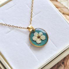 This is beautiful and elegant handmade jewelry, perfect gift for birthday or your beloved girlfriend for date.
Unique jewelry handmade with resin epoxy an dried flowers. This lightweight and cute necklace is for everything occassion. Green Round Necklace Gift For Her, Green Resin Necklaces For Jewelry Making, Green Flower Pendant Necklace For Gift, Green Flower Pendant Necklace As Gift, Green Round Pendant Necklace For Her, Green Resin Pendant Necklace, Green Flower Necklace For Gift, Handmade Green Necklace As A Gift For Her, Green Flower Necklace As Gift