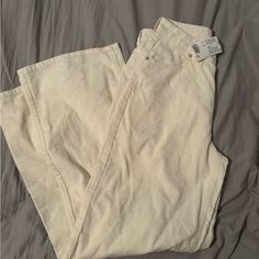 New With Tags H&M Pants Corduroy Size 4 Wide Leg H&m White Wide Leg Pants, Beige Straight Leg Corduroy Bottoms, White Cotton Bottoms By H&m, H&m White Casual Pants, H&m Casual White Pants, High Waist Cream Cotton Jeans, Trendy White Bottoms From H&m, High-waist Cream Cotton Jeans, Casual White H&m Pants