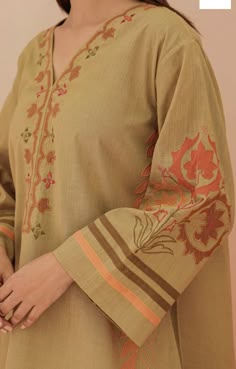 Bazu Design, Dresses Kurti, Kurti Neck Design, Kurti Sleeves, Lawn Dresses, Embroidery Boutique, Simple Hand Embroidery Patterns