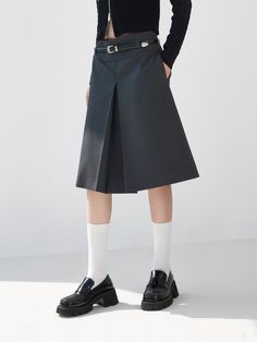 MO&Co. Women's Pleated Midi Skirt with Belt Features : - Pleated front skirt with belt, back zipper- High waist A-line silhouette- Midi length, side pockets and back mock pockets Code: MBC1SKTT01The back length of size S is 61.5cmMATERIALS & CARE Material: 69% Polyester 29.3% Viscose 1.7% SpandexGentle machine wash below 30°CDo not bleach, hang to dryDo not tumble dry, low ironDo not soak, do not expose to the sunWash with neutral detergentMesh bag, wash with like colorsNote: Remove accessories Midi Skirt With Belt, Midi Pleated Skirt, Skirt With Belt, Pleated Midi Skirt, Mesh Bag, Black Belt, Long Skirt, Pleated Skirt, Midi Length