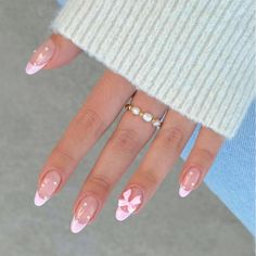 Cute nails for first day of school Manicure Tool Sets, Soft Pink Nails, French Tip Press On Nails, Nail Coat, Glow Nails, Gel Nail Design, Pink Nail Designs, Pastel Nails, Manicure Y Pedicure