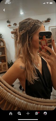 Kort Bob, Braided Half Updo, Concert Hairstyles, Hippie Hair, Bohemian Hairstyles, Peinados Fáciles Para Cabello Corto, Half Updo, Hairstyles For Medium Length Hair, Festival Hair