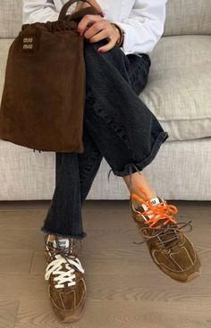 Miu Miu Sneakers Outfit, Miu Miu Bag Outfit, Miu Miu Sneakers, Summer Slides, October Fashion, Tennis Shoes Outfit, Trend 2024, Street Style Winter, Closet Fashion