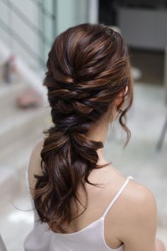 Low Pony Hairstyles For Wedding, Low Pony For Wedding, Pony Hairstyle Wedding, Lose Ponytail Hairstyles Long Hair, Bridal Messy Hairstyles, Bridal Simple Hairstyles, Messy Braid Hairstyle, Messy Hairstyles For Wedding, Ponytail Hairstyles Indian Wedding