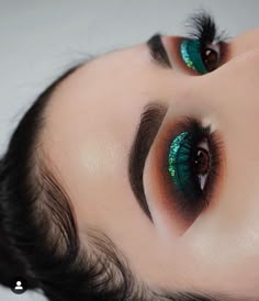 Green Makeup, Eye Makeup Designs, Colorful Eye Makeup, Green Eyeshadow, Stunning Makeup, Makeup Eye Looks, Creative Eye Makeup, Eye Makeup Art, Makeup Obsession