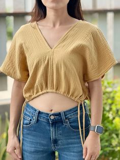 Versatile V-neck Blouse For Beach, Chic V-neck Top For Vacation, Chic V-neck Vacation Tops, Cotton V-neck Summer Top, V-neck Cotton Top For Summer, Casual V-neck Crop Top For Beach, Relaxed Fit V-neck Top For Day Out, Summer V-neck Tops, Cotton V-neck Blouse For Vacation