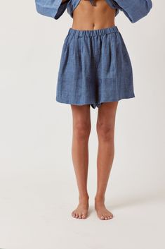 Linen pleated short – amente Gingham Linen, Gingham Shorts, Gingham Pattern, Gingham Shirt, Hot Iron, Linen Short, Pleated Shorts, Linen Shorts, Summer Look