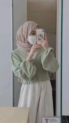 Korean Hijab Outfit, Aesthetic Outfits Hijab, Mode Gossip Girl, Hijab Outfit Ideas, Ootd Hijab Casual, Outfit Hijab Casual