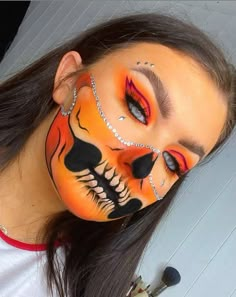 A women's lifestyle destination dedicated to style, entertainment, love, and living beautifully. Halloween Eyeshadow, Maquillage Yeux Cut Crease, Halloweenský Makeup, Holloween Makeup, Painting Halloween, Cute Halloween Makeup, Halloween Makeup Diy, Halloween Makeup Pretty, Cool Halloween Makeup