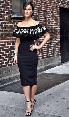 Mexican Fashion, Kate Beckinsale, Stunning Outfits, Look Chic, Pretty Dresses, Times Square, Beautiful Dresses