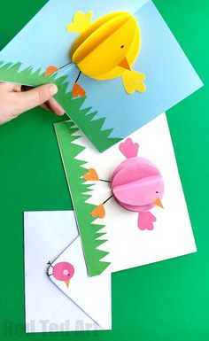 Påskeaktiviteter For Barn, Easter Cards Handmade, Diy Bird Bath, Easter Chick, Easter Art, Kraf Diy, Spring Cards, Easter Activities, Easter Chicks