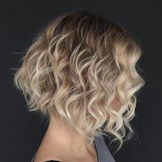 Blonde Ombre Bob, Chin Length Hair, Bob Haircut For Fine Hair, Bob Hairstyles For Fine Hair, Ombre Hair Color, Haircuts For Fine Hair, Short Curly Hair