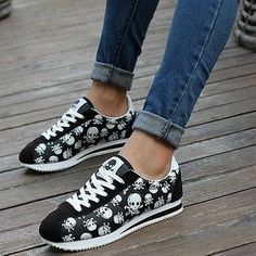 I want this!!!! Heel Sneakers, Skull Shoes, Women Casual Flats, Female Shoes, Women Casual Shoes, Skull Clothing, Skull Lover, Skull Fashion, Rubber Shoes