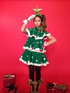 Crayon Pop dress up as Christmas trees for their upcoming carol! | allkpop.com Diy Christmas Outfit, Christmas Costumes Women, Christmas Tree Costume, Funny Christmas Outfits, Diy Christmas Sweater, Christmas Sweater Outfits, Tree Costume, Xmas Costumes, Christmas Dress Up