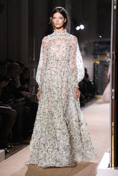 valentino 2012 Couture, Valentino Runway, Age Of Enlightenment, Valentino Gowns, Valentino Haute Couture, Frock Fashion, Valentino Couture, Valentino Dress, Iconic Dresses