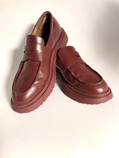 Size 10. Camper brand unisex leather loafers. "Walden" is the style and the color is burgundy.  Shoes are 2 years old and gently used with minimal wear. Size runs slightly large and fits more like a 10 - 10.5. From Camper-- "Burgundy leather loafers with OrthoLite® Recycled™ removable footbeds and rubber outsoles. Walden's design is rooted in an appreciation of nature and the simple life. Created in premium quality materials and extra comfort." Burgundy Shoe, Burgundy Shoes, The Simple Life, Sneakers Athletic, Camping Car, Simple Life, Leather Loafers, Athletic Shoes, Shoes Sneakers