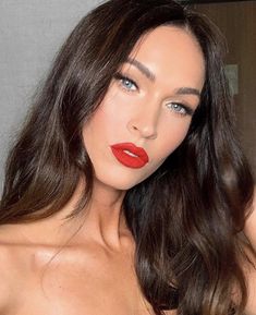 Salon Blowout, Bold Lip Color, Classic Makeup, Colors For Skin Tone, Bold Lips