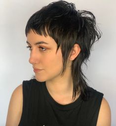 #Clients love this trendy #cut for the “have it all” ability of this #hairstyle, it's full of easy #texture, get up and go effortlessness, and edgy-cute finish. #SamVilla #SamVillaHair Vegas Hairstyles, Baby Bangs Long Hair, Shag Mullet, Kort Bob, Vegas Hair, Hair Inspiration Short