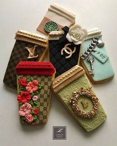 cookies decorated like purses are sitting on a table