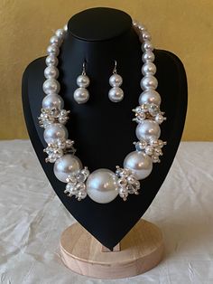 Large white pearl necklace and earrings set. Costume jewelry Beaded Necklace Set, Big Pearl Necklace, Large Pearl Necklace, Handmade Pearl Jewelry, Pearl Necklace And Earrings, Jewelry Pearls, Jewelry Sets Handmade, Beautiful Beaded Necklaces, Pearl Necklace Designs