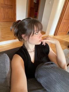 Haircut Inspiration With Bangs, Whispy Front Bangs With Ponytail, Hairstyles Ponytail With Bangs, Bangs That Look Good With Ponytail, Bangs And Ponytail Hairstyles, Wavy Hair With Bangs Round Face, U Shaped Bangs, Brown Hair With Bangs Aesthetic, Ponytail With Wispy Bangs