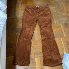 Great Quality, Never Used Bear Aesthetic, Dark Brown Pants, Vintage Wrangler Jeans, High Waisted Mom Jeans, Crochet Halter Tops, Brown Pants, Vintage Wrangler, Levi Jeans 501, Wrangler Jeans