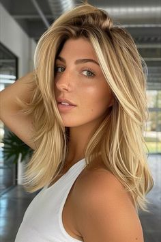 Subtle and sophisticated cool golden blonde hair enhancing natural features with icy undertones for a bright look Cool Blondes, Best Hair Color Ideas, The Best Hair Color, Best Hair Color, Hair Decor