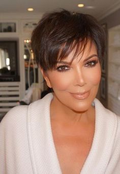 Ariel Tejada, Kris Jenner Haircut, Short Thick Wavy Hair, Kris Jenner Hair, I Will Be Ok, Jenner Hair, Estilo Kylie Jenner, Bronde Hair, Cute Short Haircuts