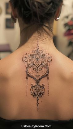 A Victorian-inspired filigree tattoo that elegantly decorates the neck. This design is perfect for girls who appreciate vintage and detailed art. Small Neck Tattoo Ideas, Small Neck Tattoo, Cross Tattoo Neck, Neck Tattoo Ideas, Butterfly Neck Tattoo, Small Neck Tattoos, Filigree Tattoo, Small Shoulder Tattoos, Feather Tattoo Design