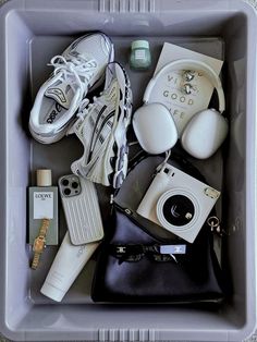 Travel Bag Aesthetic Airport, Travel Aesthetic Essentials, Airport Tsa Bin Aesthetic, Airport Bin Aesthetic, Airport Essentials Aesthetic, Airport Security Tray Aesthetic, Airport Tray Aesthetic, Airport Tray, Airport Essentials