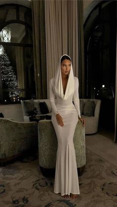 Looks Party, Gala Dresses, Dolce E Gabbana, Modest Fashion Outfits, Fashion Design Clothes, Dress Outfit, Seville, White Fashion