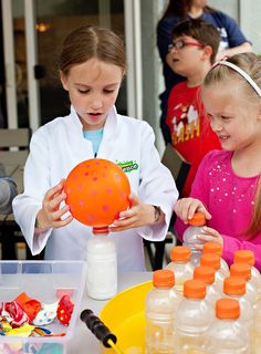 The Mad Science Party Lab - 8 Tips for Explosive Fun! // Hostess with the Mostess® Science Party Activities