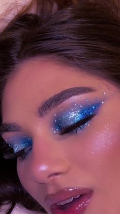 euphoria makeup look Festival Make Up, Concert Makeup, Rhinestone Makeup, Rave Makeup, Makijaż Smokey Eye, Eye Makeup Designs, Creative Eye Makeup