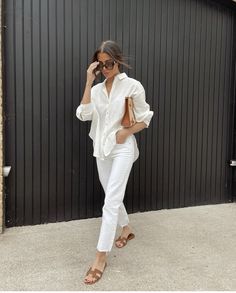 Quiet Luxury Fashion Summer, Casual Dinner Outfit Ideas, Witte Jeans Outfit, Outfits For Traveling, Dinner Outfit Ideas, Linen Shirt Outfit, White Shirt Outfits, Style Casual Chic, Dinner Outfit